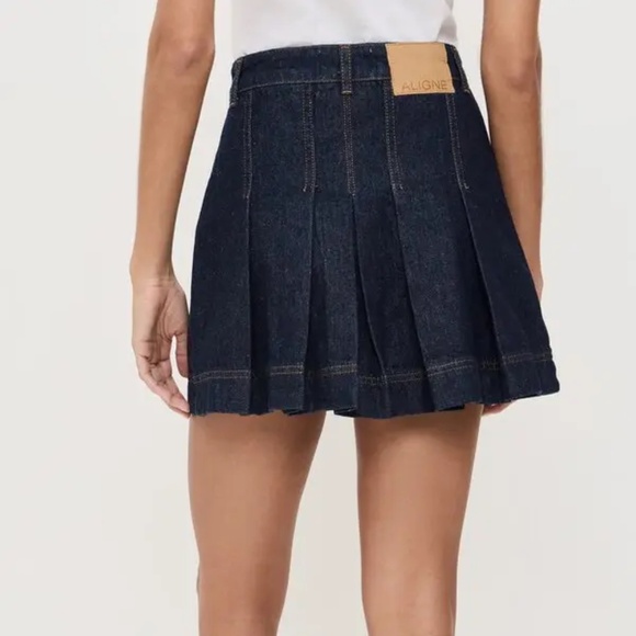 reformation Dresses & Skirts - aligne pleated skirt